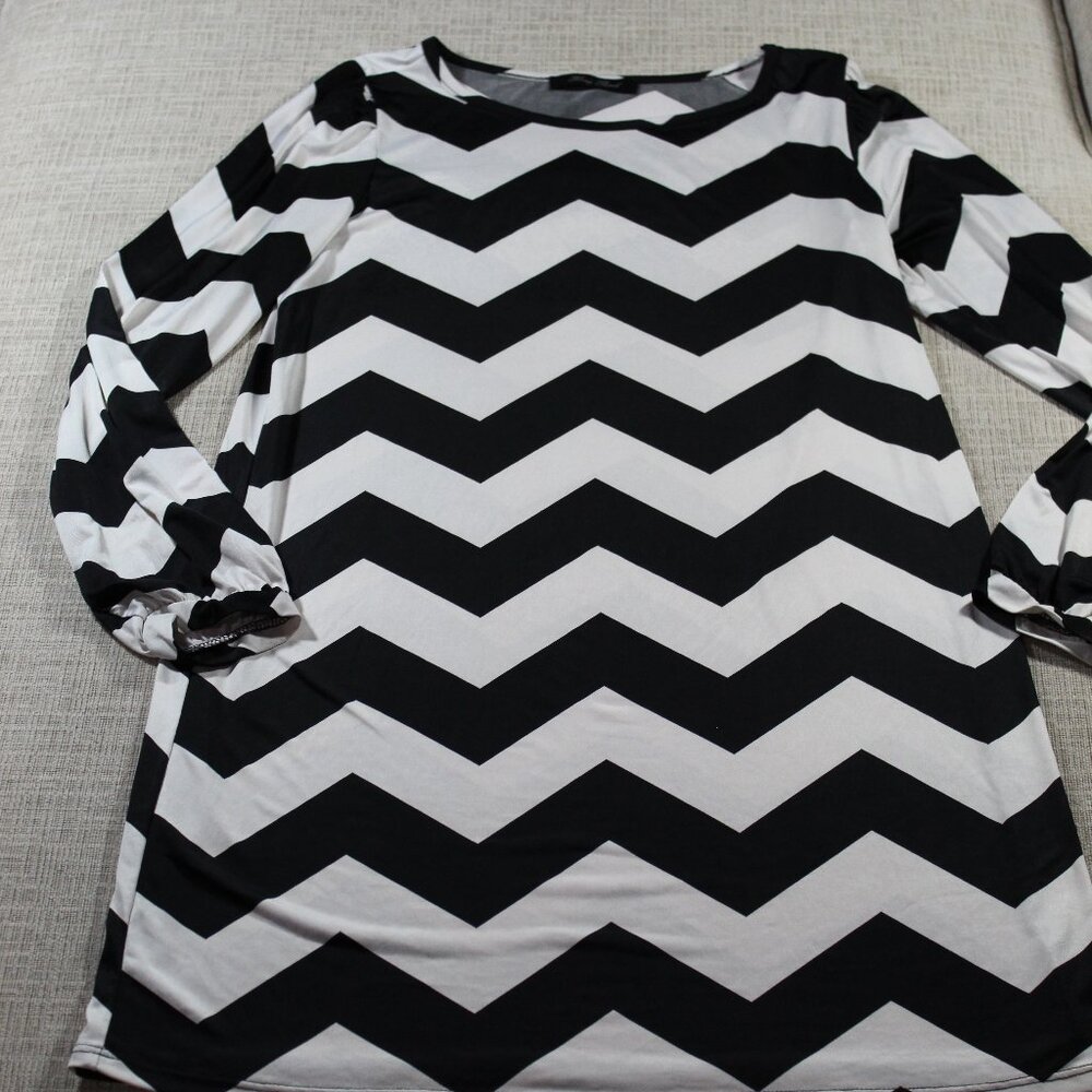 Honey Punch from Anthropologie Size XS Chevron Black and Cream Dress